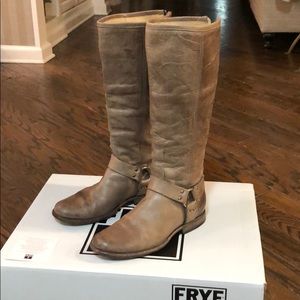 FRYE Phillip Harness Tall Gray